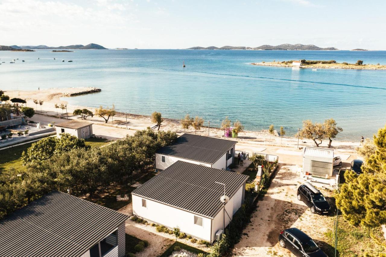 Rasin Mobile Homes Pakostane Bagian luar foto