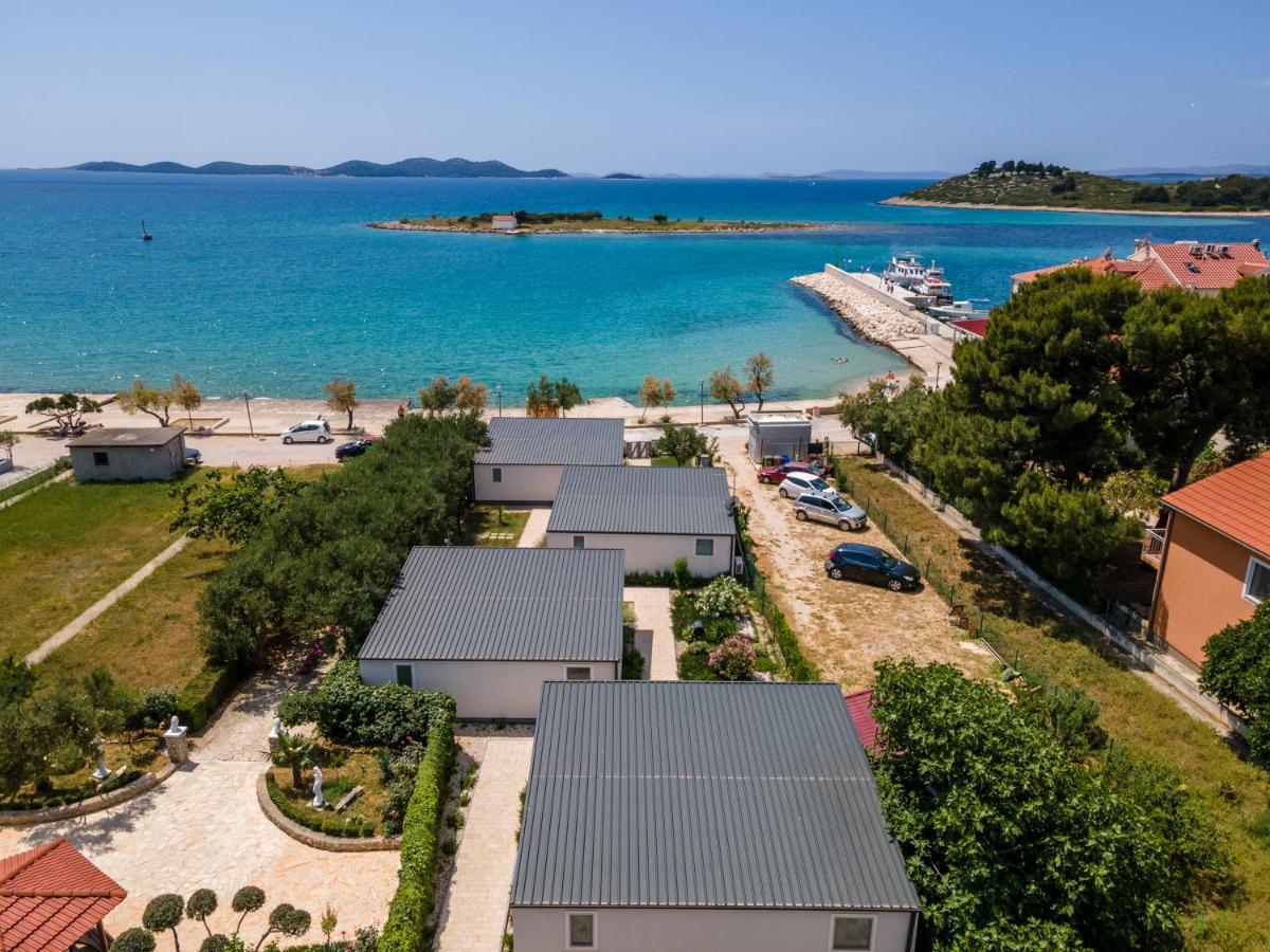 Rasin Mobile Homes Pakostane Bagian luar foto