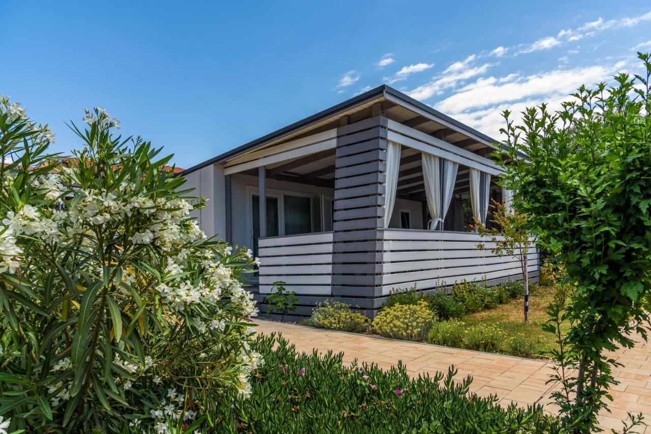 Rasin Mobile Homes Pakostane Bagian luar foto