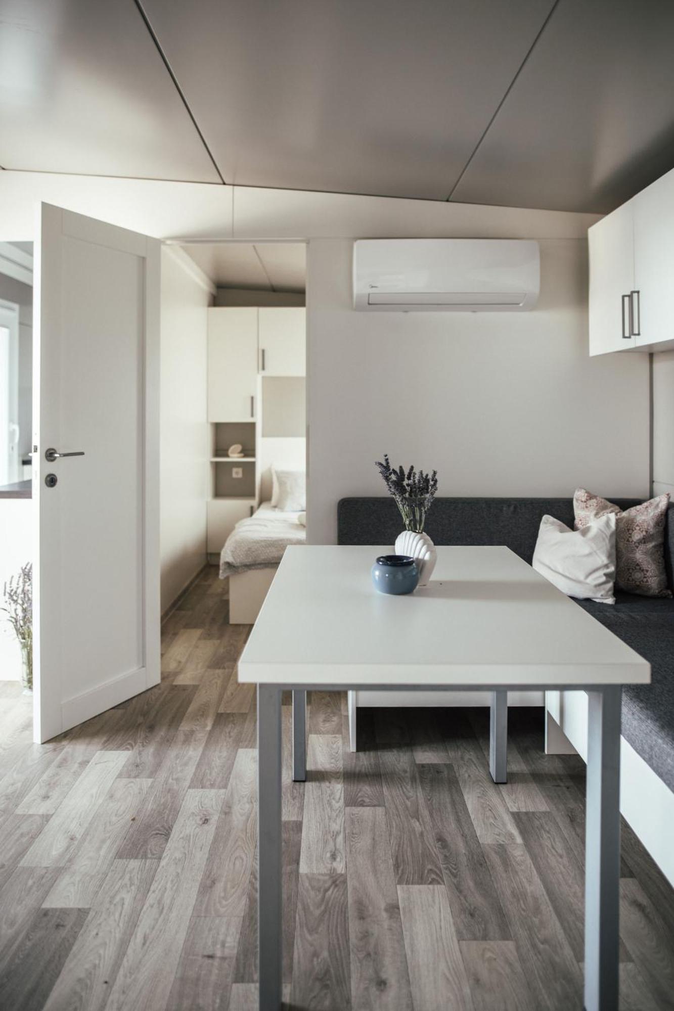 Rasin Mobile Homes Pakostane Bagian luar foto
