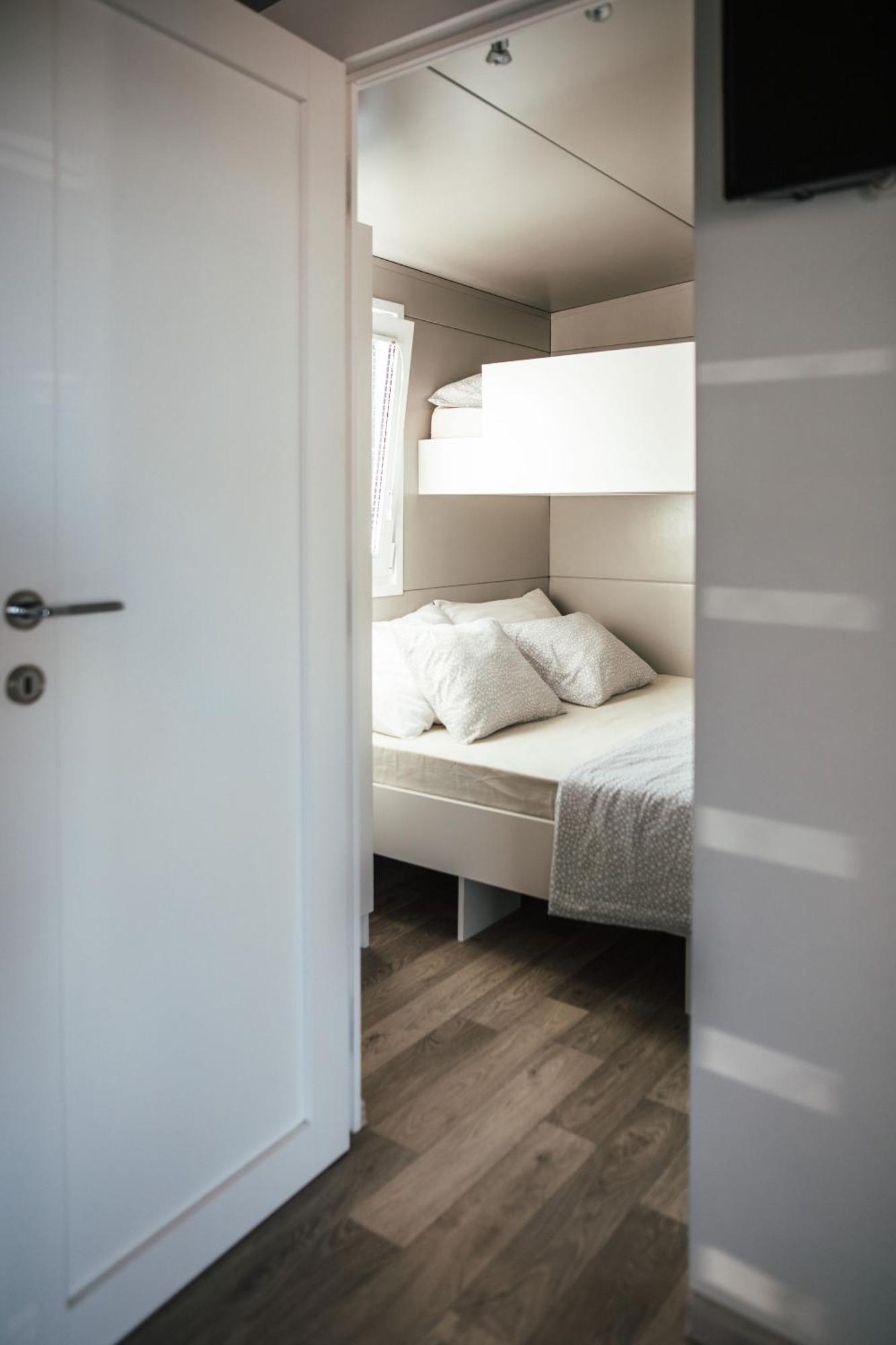 Rasin Mobile Homes Pakostane Bagian luar foto