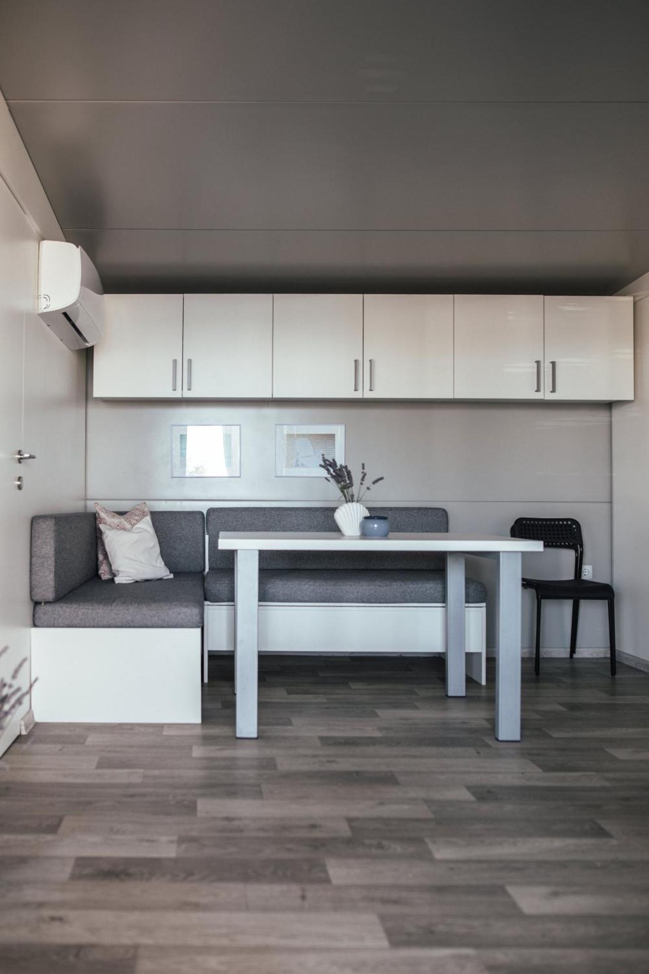 Rasin Mobile Homes Pakostane Bagian luar foto