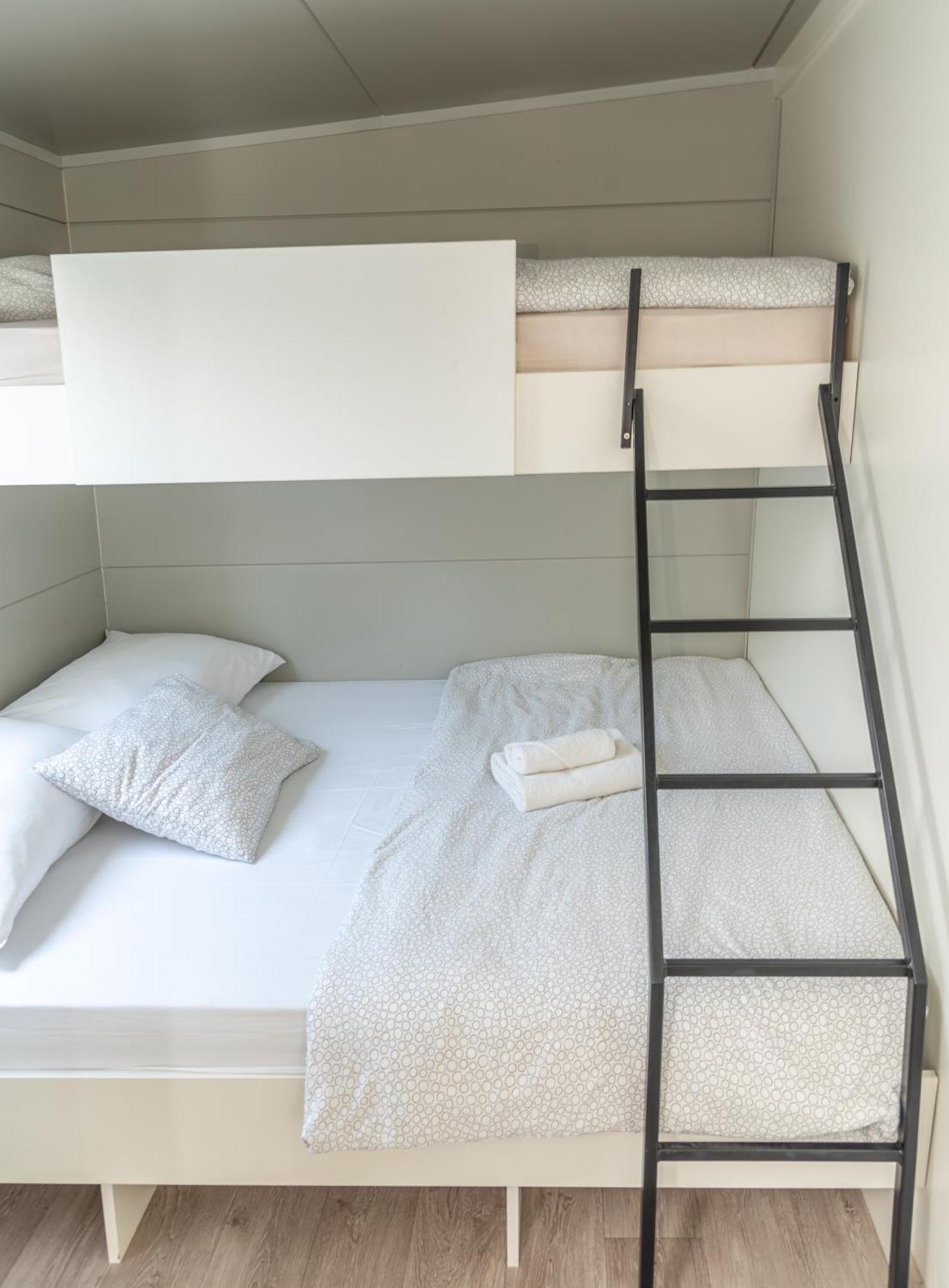 Rasin Mobile Homes Pakostane Bagian luar foto