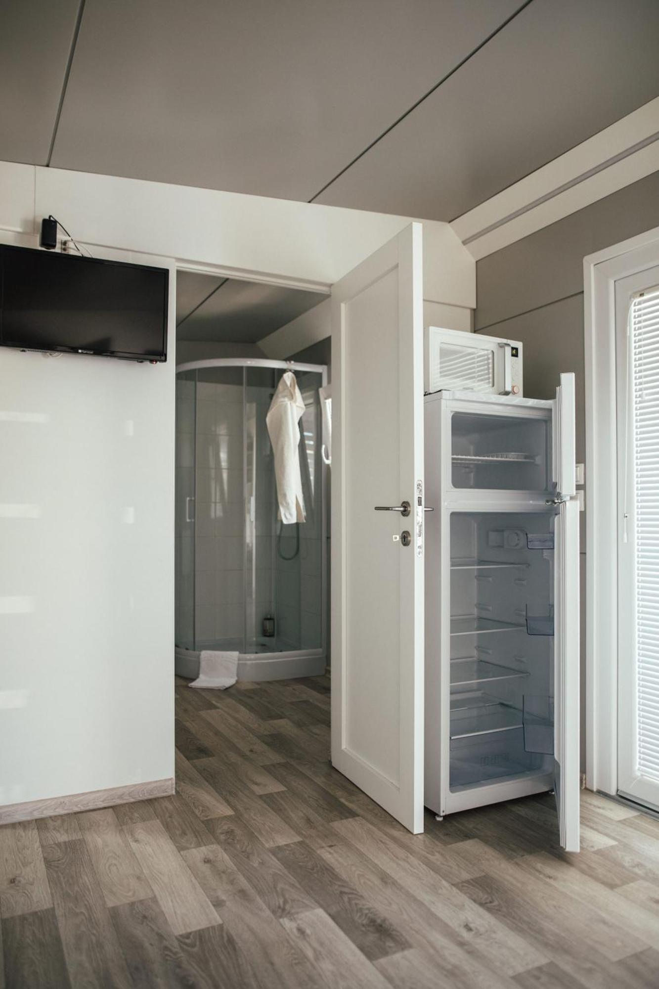 Rasin Mobile Homes Pakostane Bagian luar foto